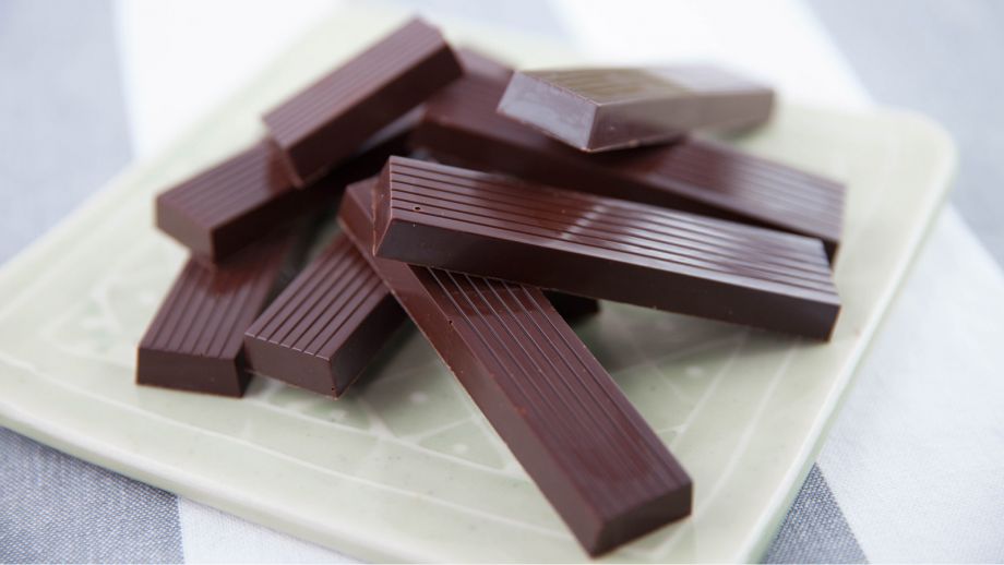 Barras de chocolate negro crujientes y menta (Mint and dark chocolate  crunch bar) - Kirsten Tibballs - Receta - Canal Cocina