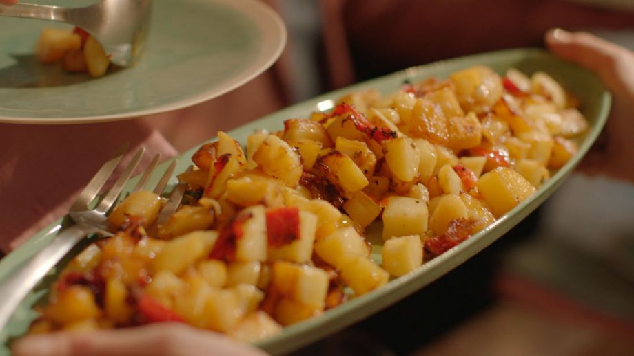 Patatas asadas con pimientos (Potato and pepper bake) - Nigella Lawson -  Receta - Canal Cocina