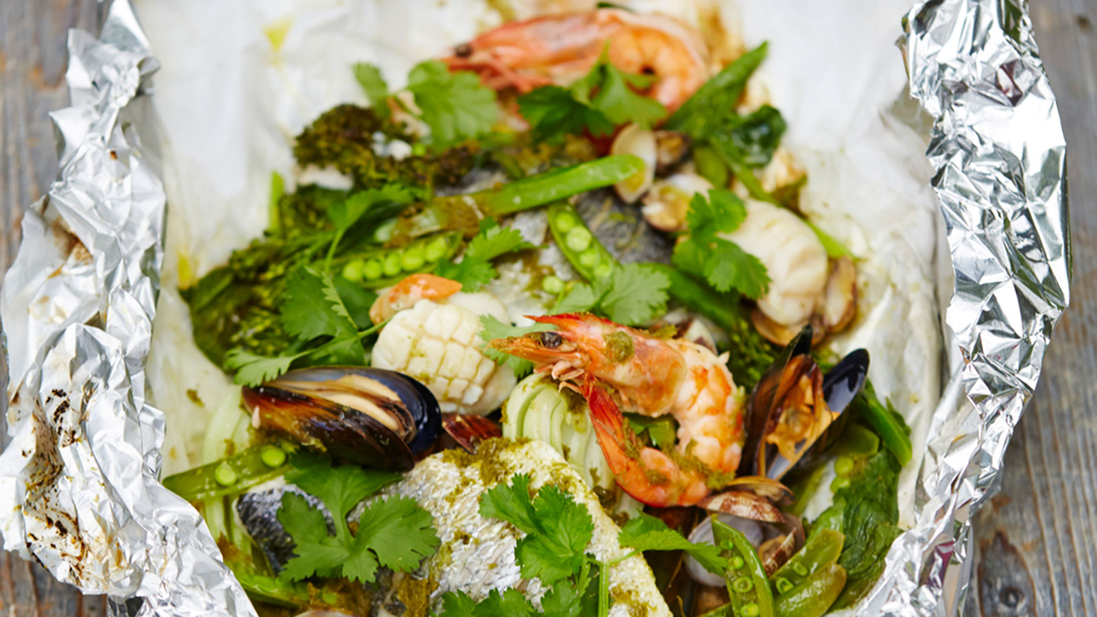 Paquete de marisco al estilo asiático con adobo fresco y picante - Jamie  Oliver - Receta - Canal Cocina