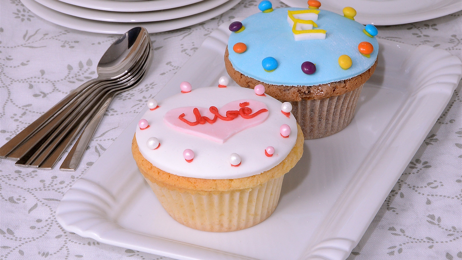 Cupcake con fondant (Cupcakes) - Amanda Laporte - Receta - Canal Cocina