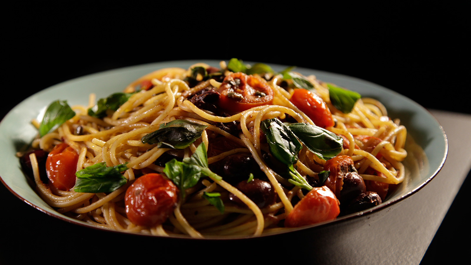 Pasta con tomates, anchoas y chiles (Pasta with tomatoes, anchovy and  chillies) - Gordon Ramsay - Receta - Canal Cocina