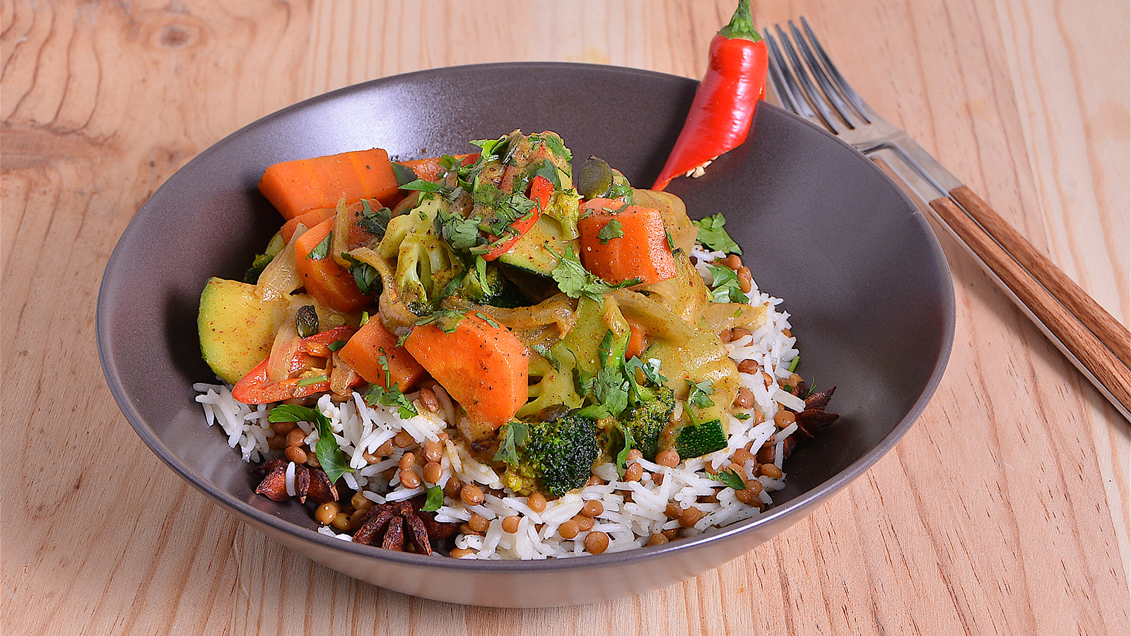 Curry de verduras con arroz basmati salteado con lentejas y anís estrellado  - Nicola Poltronieri - Receta - Canal Cocina