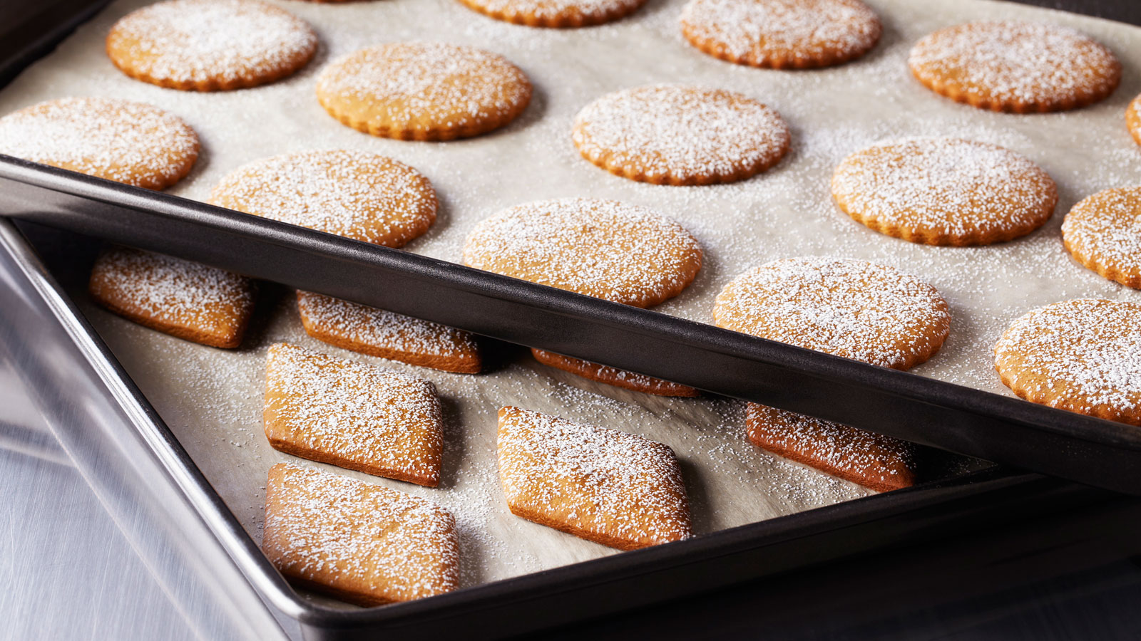Galletas de jengibre (Basic gingerbread cut-out cookies) - Anna Olson