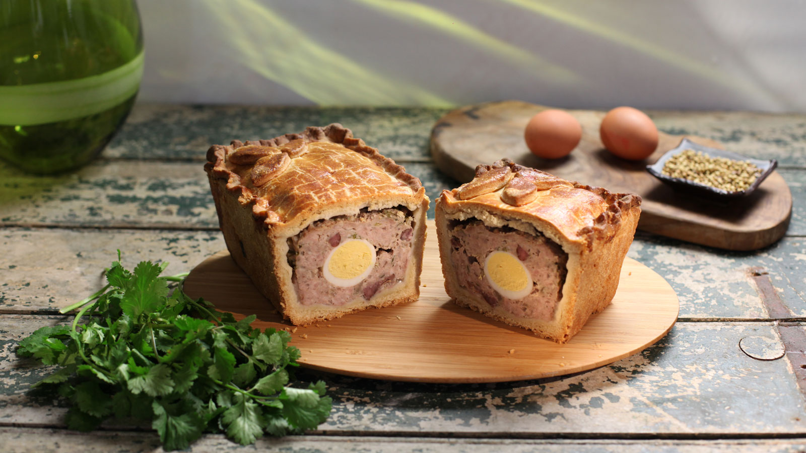 Pastel de carne de cerdo y huevo (Raised pork and egg pie) - Paul Hollywood  - Receta - Canal Cocina