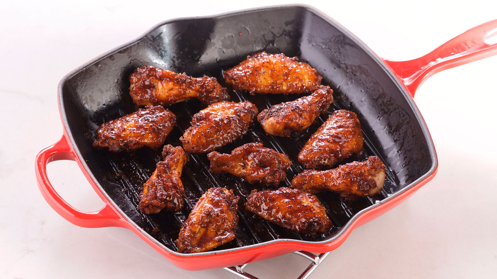 Alitas de pollo a la barbacoa glaseado de sirope (Maple BBQ chicken wings) - Anna - Receta - Canal Cocina