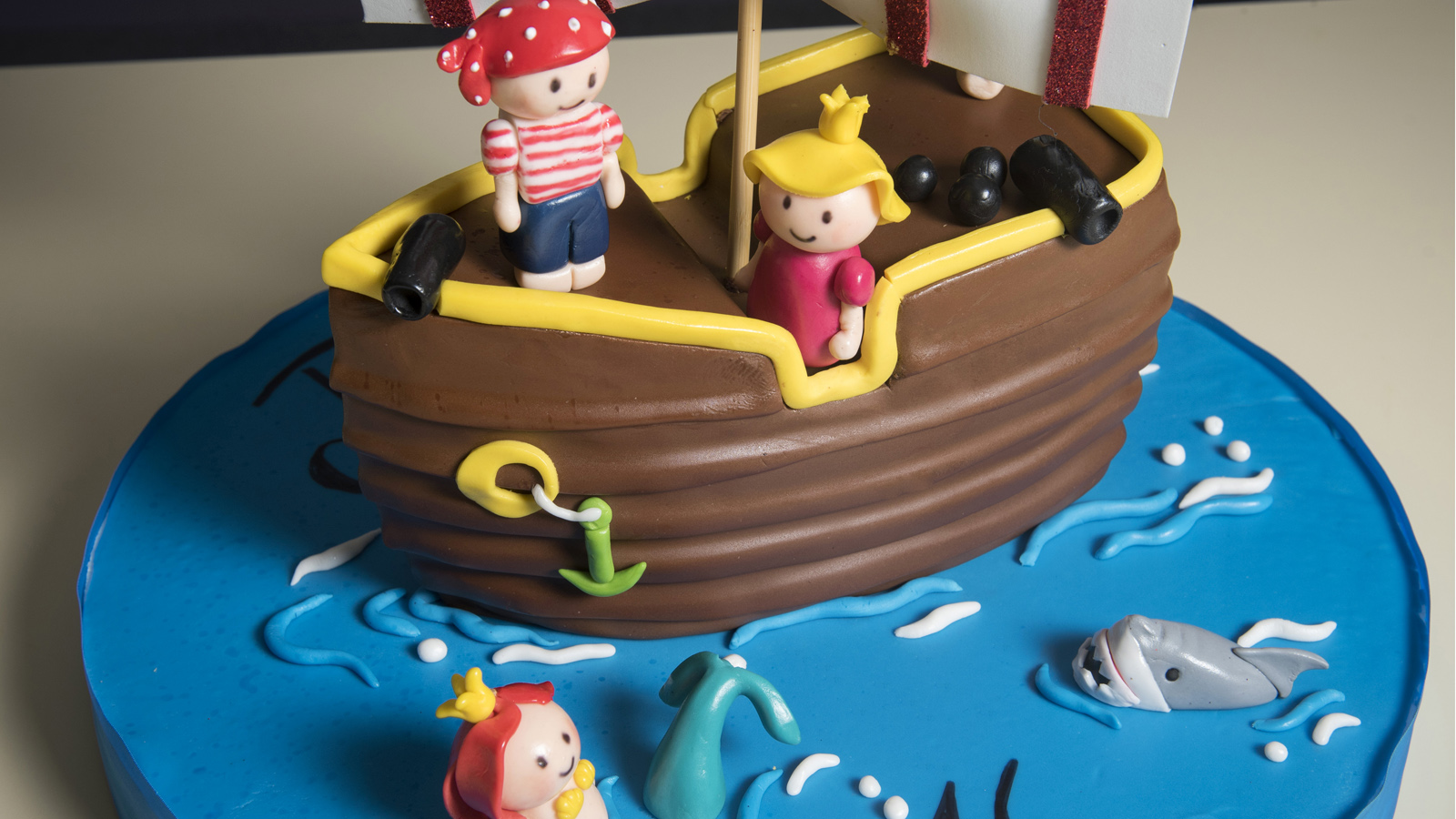 Tarta fondant barco pirata - Jessica Déniz - Receta - Canal Cocina