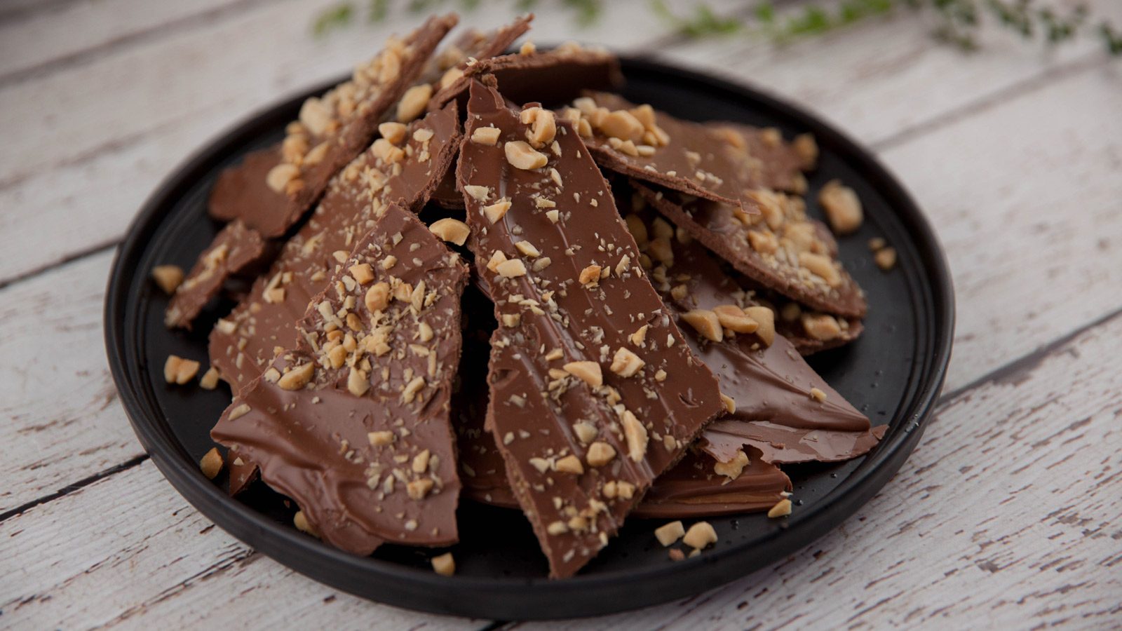 Corteza de chocolate y mantequilla de cacahuete (Peanut butter chocolate  bark) - Kirsten Tibballs - Receta - Canal Cocina