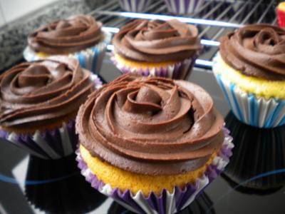 Cupcakes con topping de chocolate y naranja - - Receta - Canal Cocina