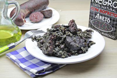 Paella negra con morcilla de arroz y frijoles negros - - Video receta -  Canal Cocina