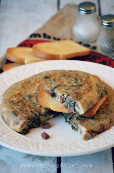 Tortilla de berenjenas baby y salchichón ahumado - - Receta - Canal Cocina