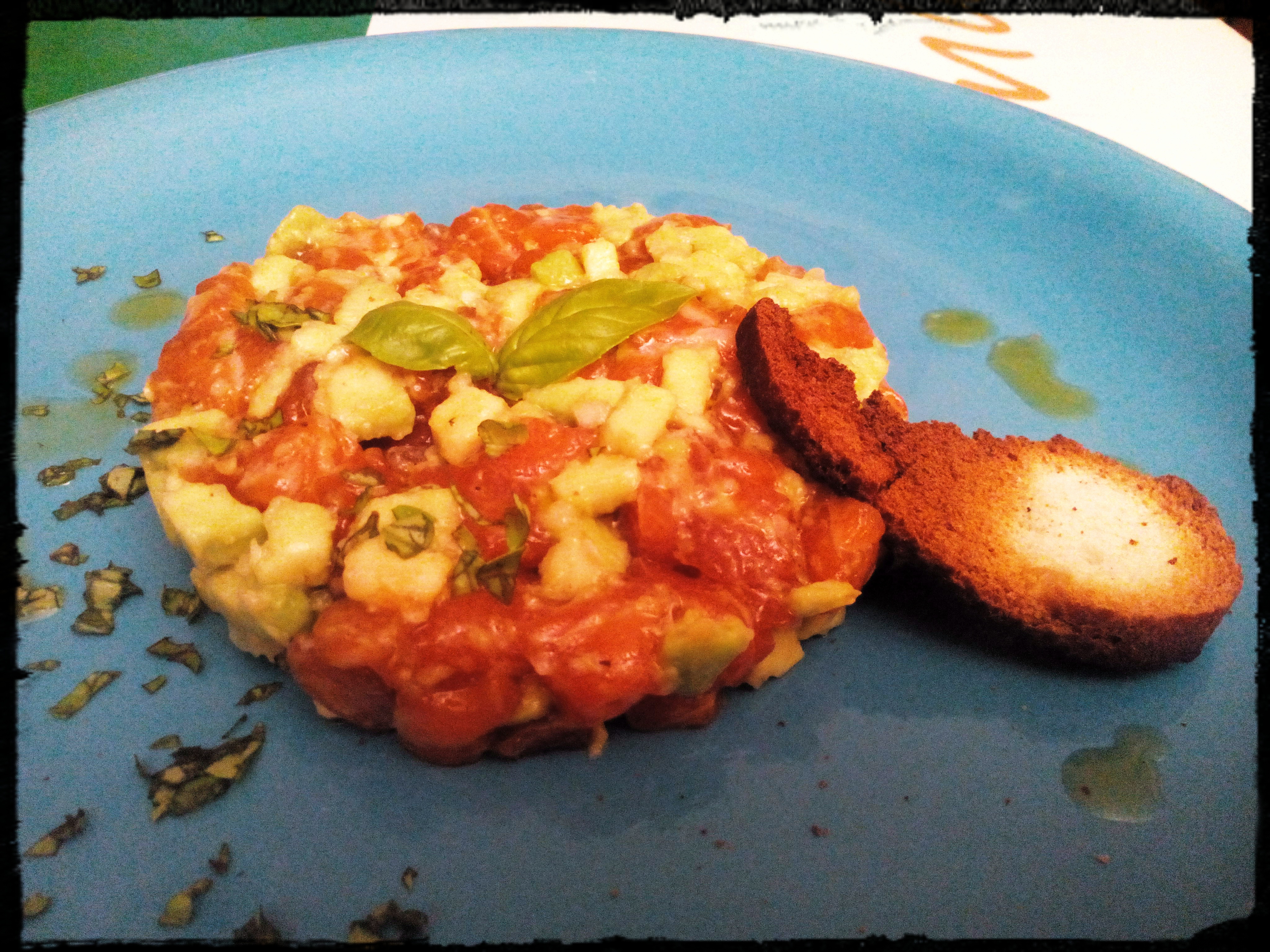 Tartar de salmón y aguacate sencillo y a gusto de todos - - Receta