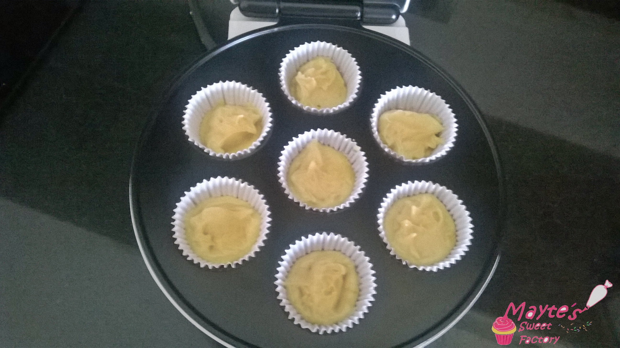Mini-cupcakes de vainilla con buttercream de chocolate blanco - - Receta -  Canal Cocina