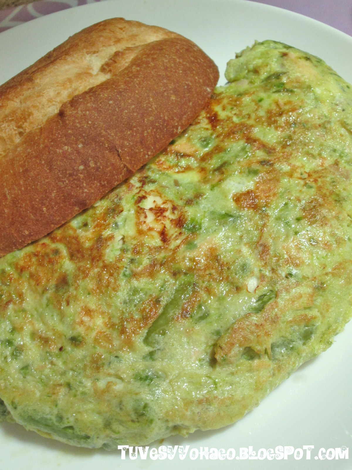 Tortilla de espárragos trigueros y salmón - - Receta - Canal Cocina