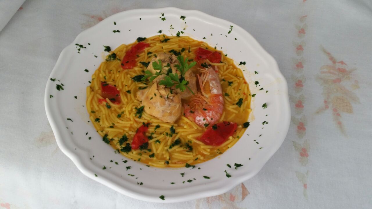 Fideos con caldo mar y tierra - - Receta - Canal Cocina